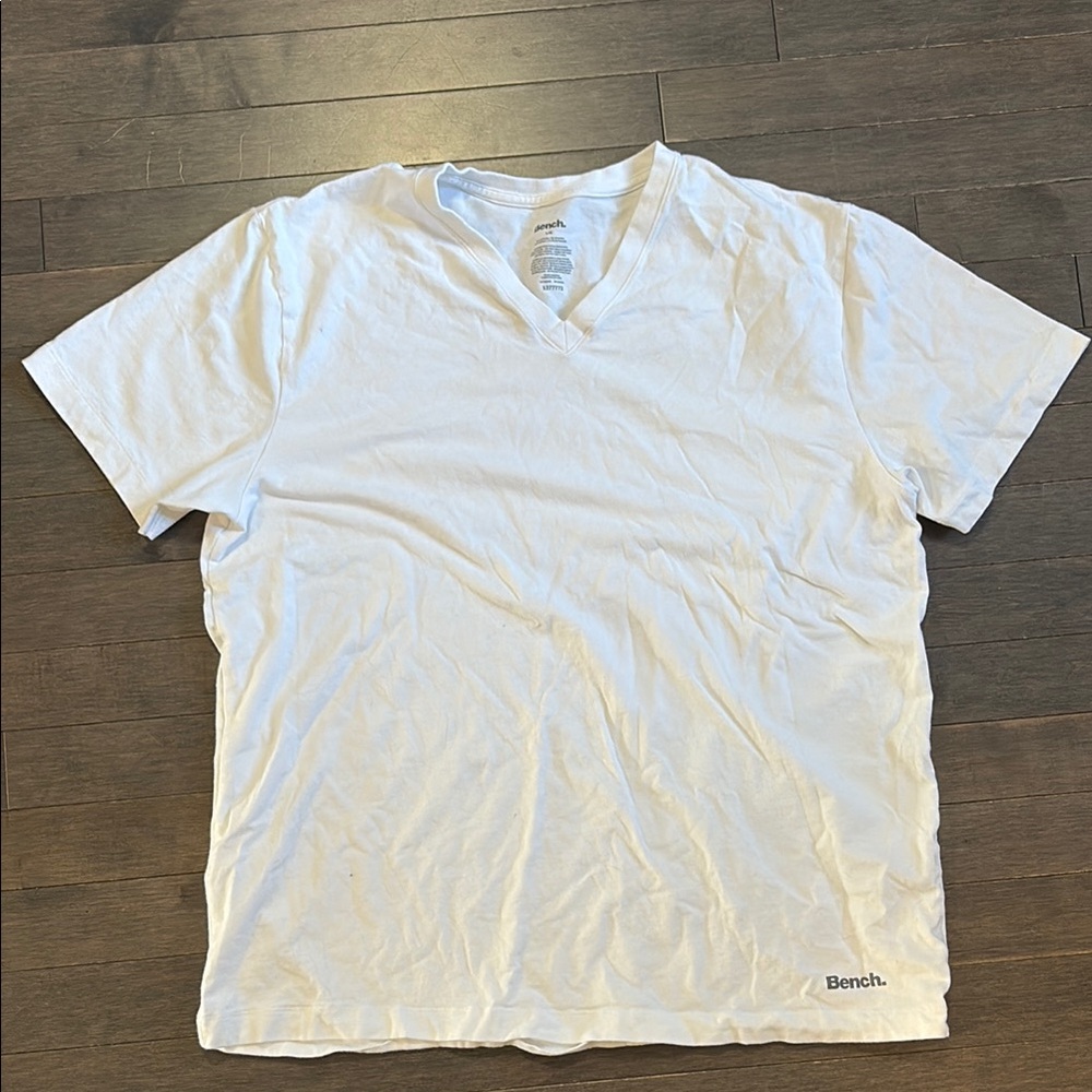 Bench Classic White V-Neck Tee Men’s L